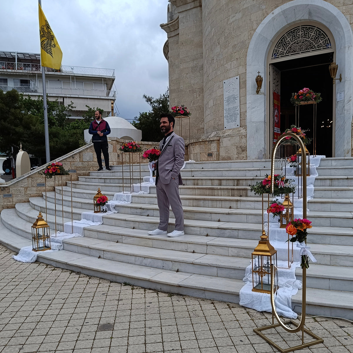 Στολισμός Γάμου magenta στον Ιερό Ναό Αγίων Κωνσταντίνου και Ελένης στη Γλυφάδα