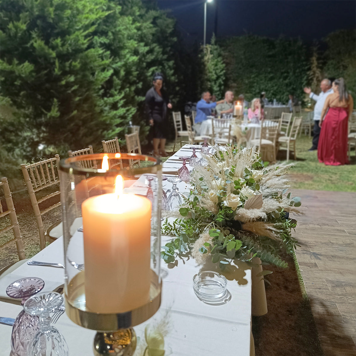 Γάμος boho με λευκά άνθη στον Άγιο Νικόλαο Λαγονησίου